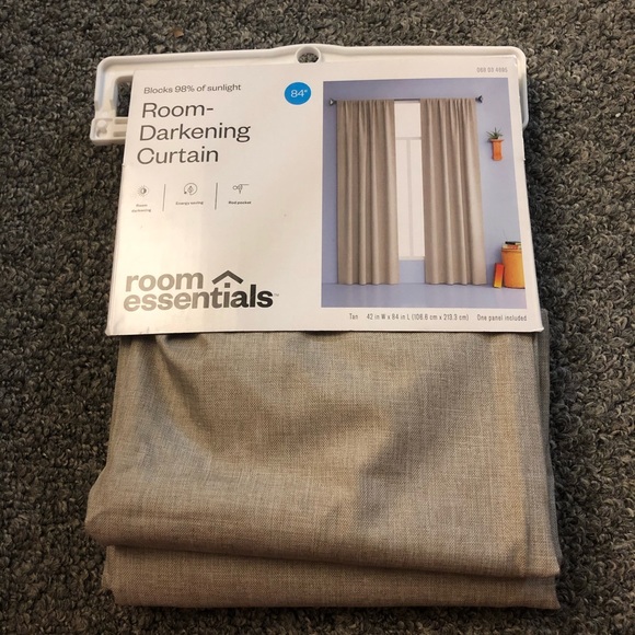 NWT Room essentials room darkening curtain 42x 84